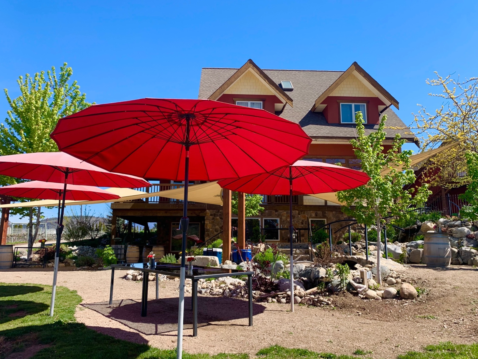 RIver Stone Estate Tasting Room and garden